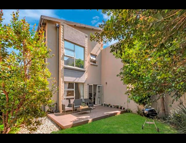 3 BEDROOM TOWNHOUSE FOR SALE IN CRAIGHALL PARK